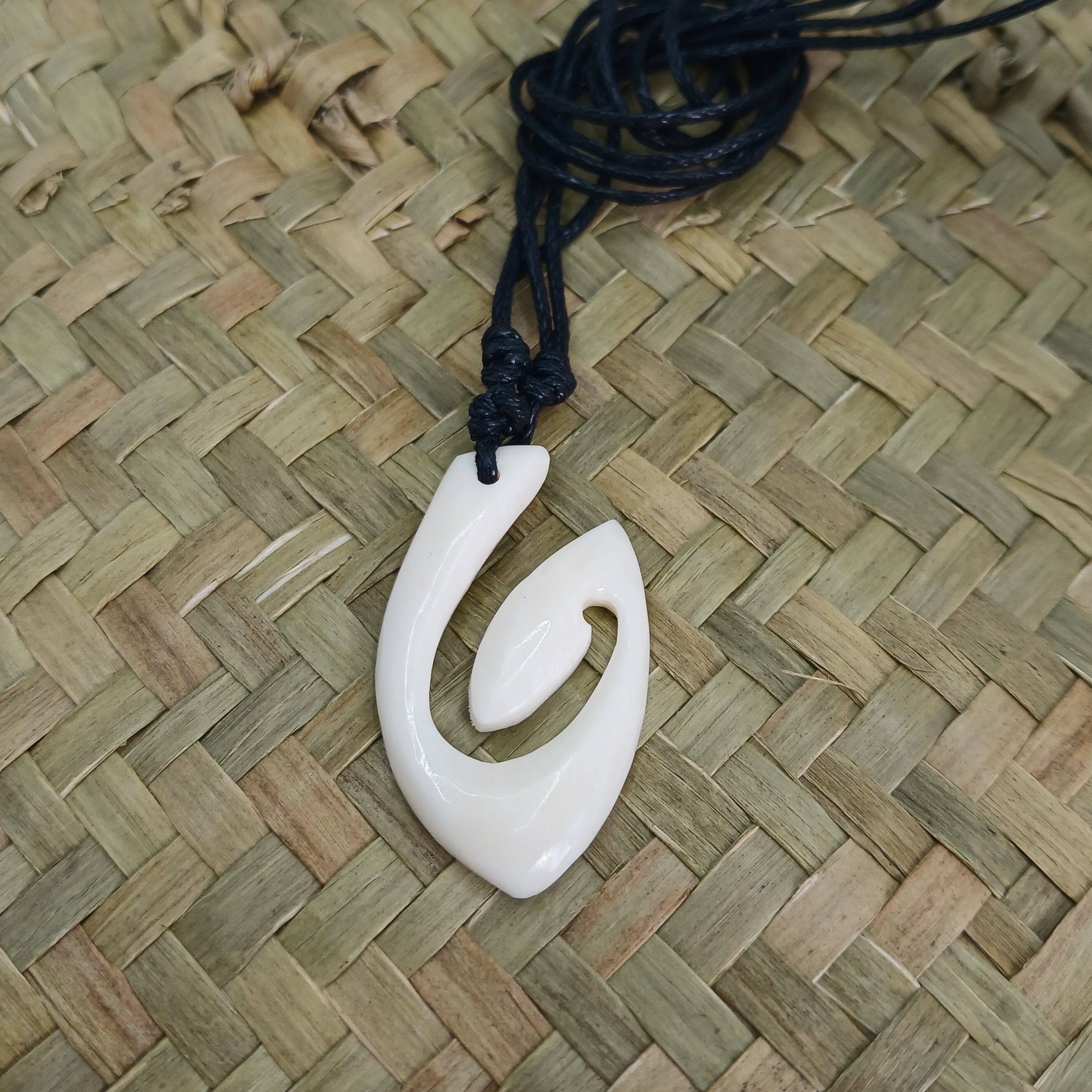 Bone horn necklace with New Zealand touch | Horn Necklace