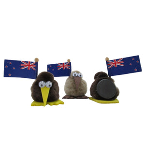 Kiwi magnet with flag small